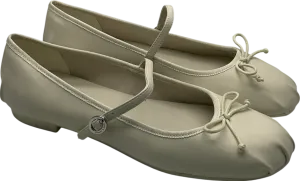 Charles & Keith Cream Gertrude Round Toe Mary Janes UK 6 EU 39 👠